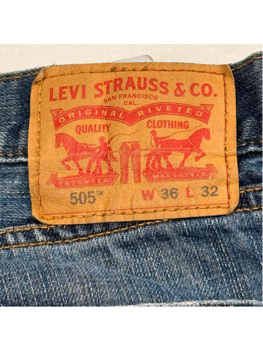 Men's Levi's 505 36x32 Medium Wash Straight Leg Jeans Blue